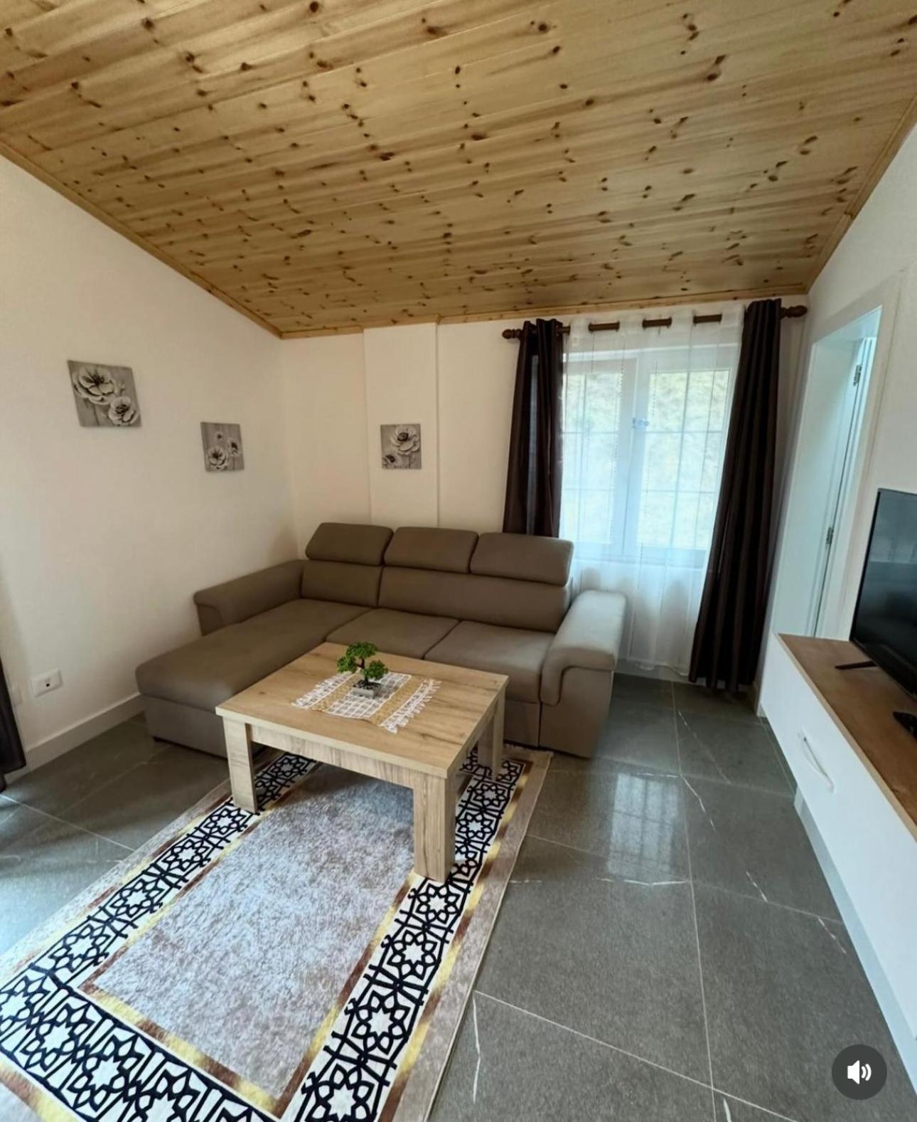 Qyteza Guest House & Camping Shkoder Ngoại thất bức ảnh